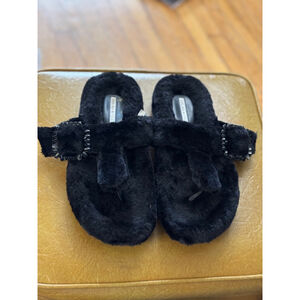 Women's Chelsea & Violet Black Furry Sandals Size 10M